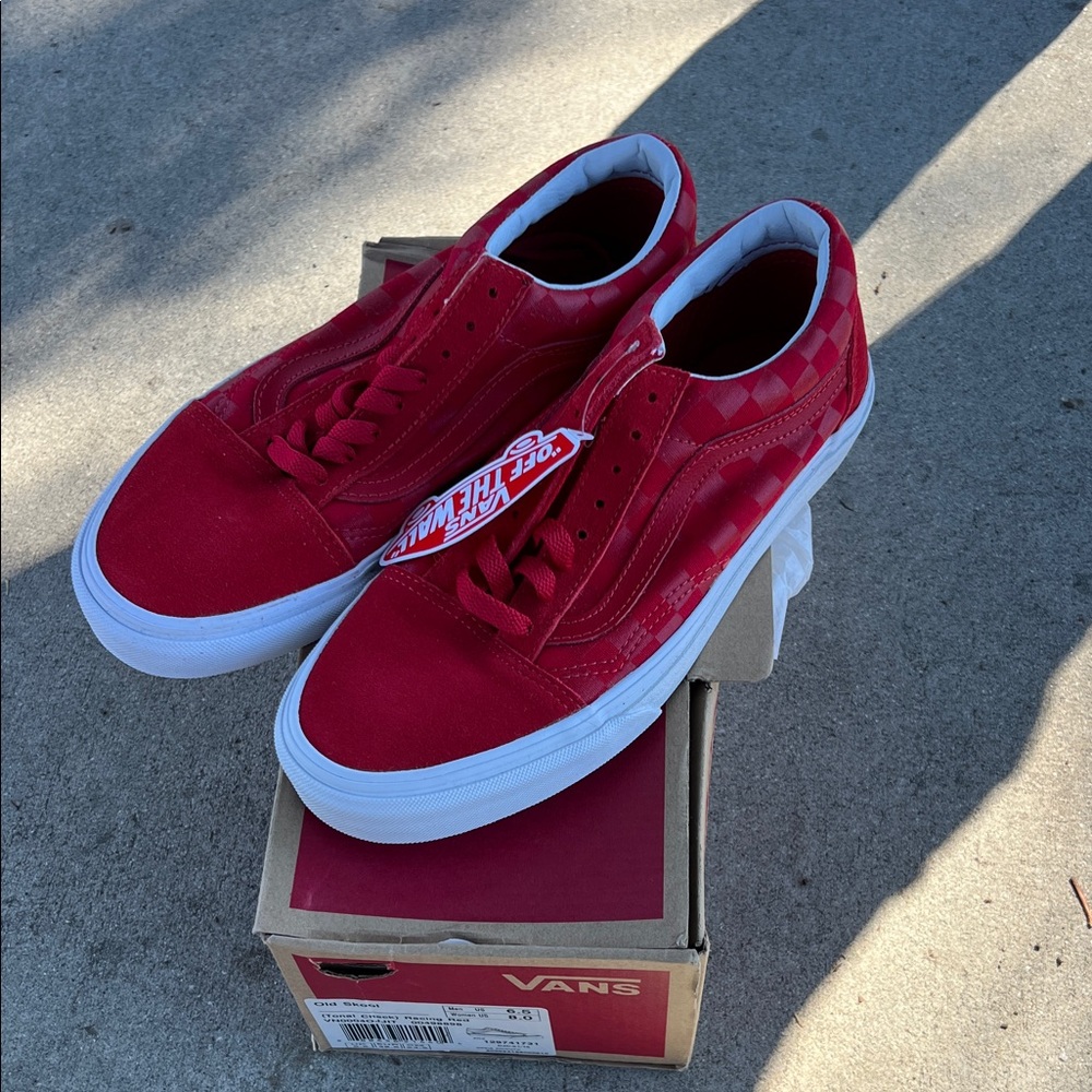 Vans Old Skool. Brand new. Unworn. Men’s size 6.5 or women’s 8.